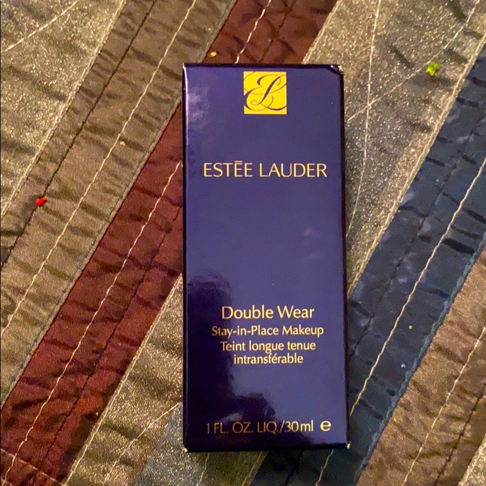 Estée Lauder Double Wear in Cool Vanilla